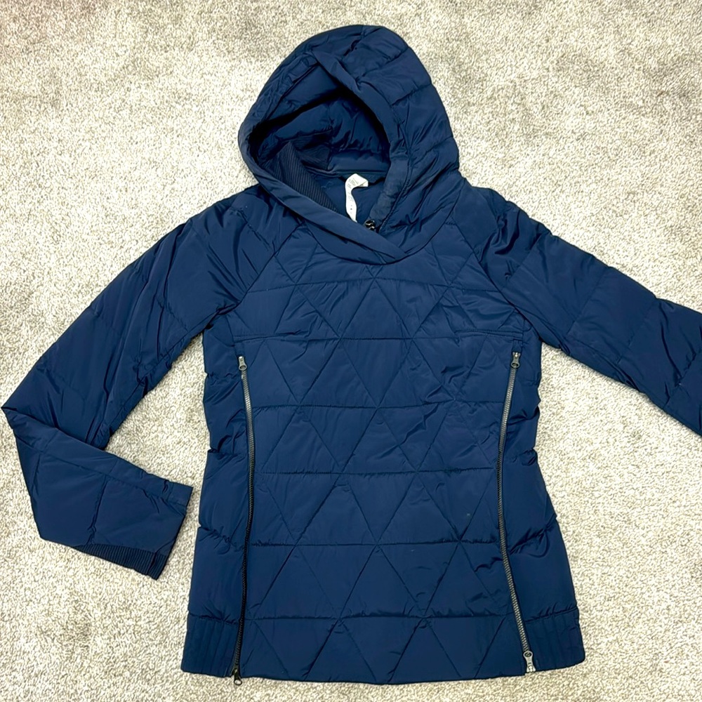 Lululemon Navy Blue Down Hooded Pullover with Vents, Hidden Pocket Inside size 6
